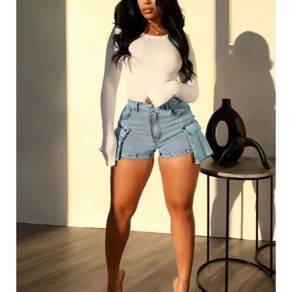 High-Waisted Detachable Cargo Overlay Jeans - Picture 3 of 8